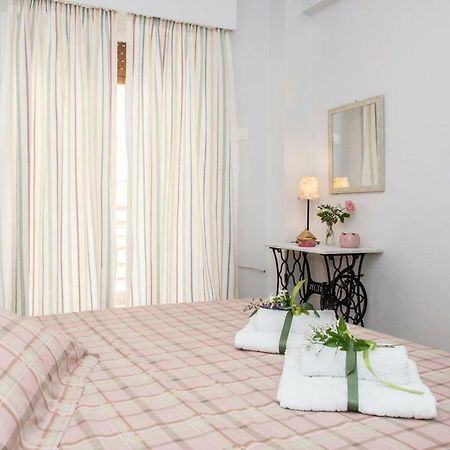 The Ideal Locale - A Sleek And Illuminated Space Καλαμάτα Εξωτερικό φωτογραφία