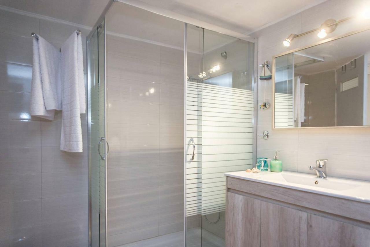 The Ideal Locale - A Sleek And Illuminated Space Καλαμάτα Εξωτερικό φωτογραφία