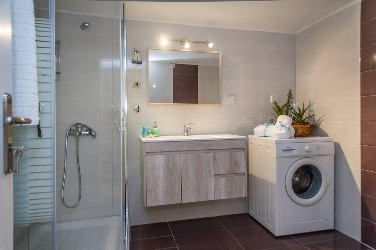 The Ideal Locale - A Sleek And Illuminated Space Καλαμάτα Εξωτερικό φωτογραφία